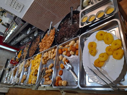 The buffet selection, with a separate salad bar in the background at The Nature Restaurant in Valencia