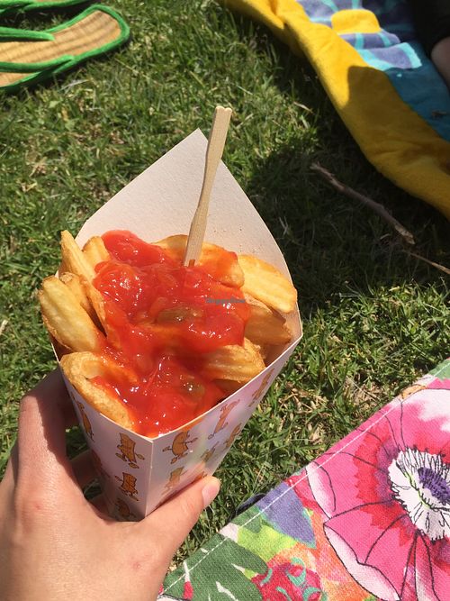 Patatas tipo onduladas con salsa mexicana riquísima at Tapata in Salou