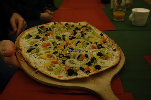 G6 Mediterranean (vegan) (with vegan cream, colourful olives, mild chillies, bell pepper, onions, and herbs de Provence) at Flammerie Alt-Saarbrücken in Saarbrucken