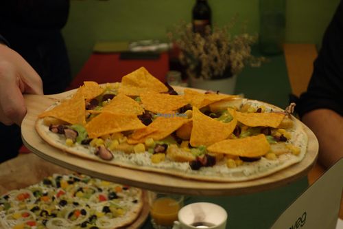 GS7 Hot Chilli Vegan (with vegan cream, vegan chicken fillet, sweetcorn, kidney beans, guacamole, hot chilli tortilla crisps, and chilli flakes) at Flammerie Alt-Saarbrücken in Saarbrucken