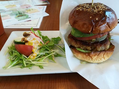 Burger at Koikoi Cafe in Tokyo
