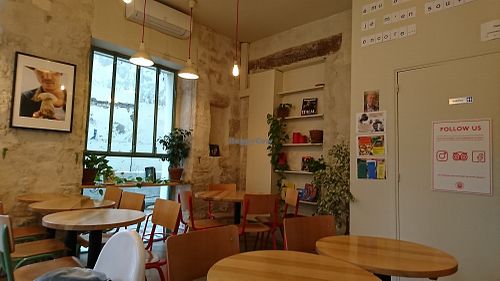 Cozy and symple nice design at Vivotto Caffe in Avignon