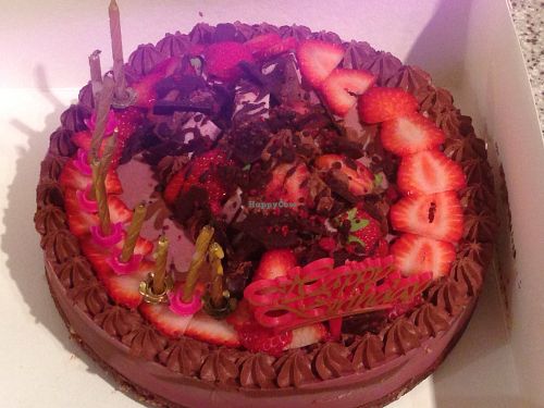 Strawberry and choc mousse cake at Crunchbox in Malaga