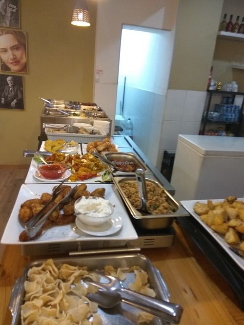 vista del buffet at Loving Hut in Valencia