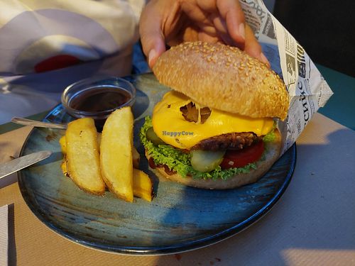 Beyond burger at La Tastaolletes in Valencia