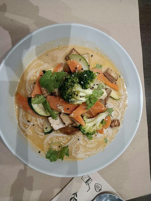 Red curry noodles at La Tastaolletes in Valencia