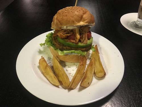 Burger at Las Chicas Vegan - Savassi in Belo Horizonte