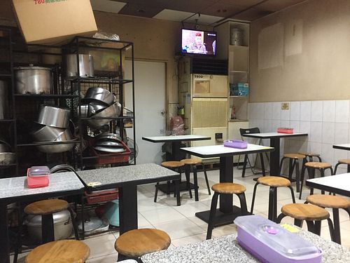 Inside of the restaurant at Shì Dào Sùshí 釋道素食 - Qiū Mama in Taipei