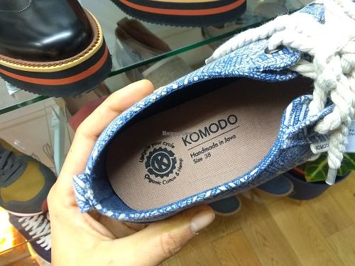 Organic cotton and hemp ballerina shoe at El Market in Lille