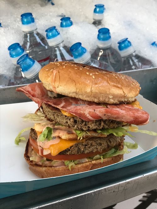 Vegan mic bag vegan Big Mac with vegan bacun  at Evolution Burger - Food Truck in Northridge