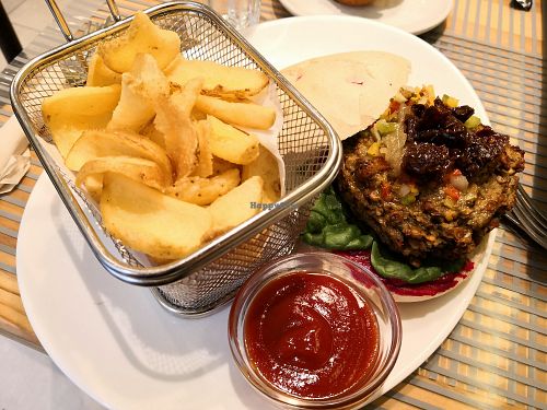 Hamburguesa vegana at Maiatza in San Sebastian