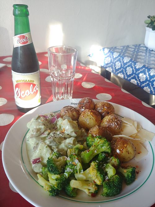 Potatoes and broccoli with cola at Grønsagen in Copenhagen