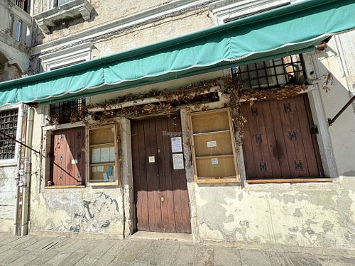 outside  at Sullaluna in Venice