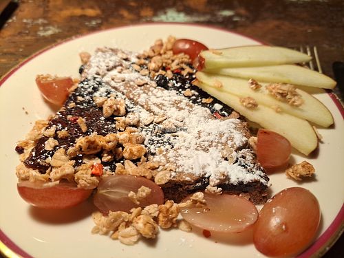 Vegan tart with fruit at Sullaluna in Venice