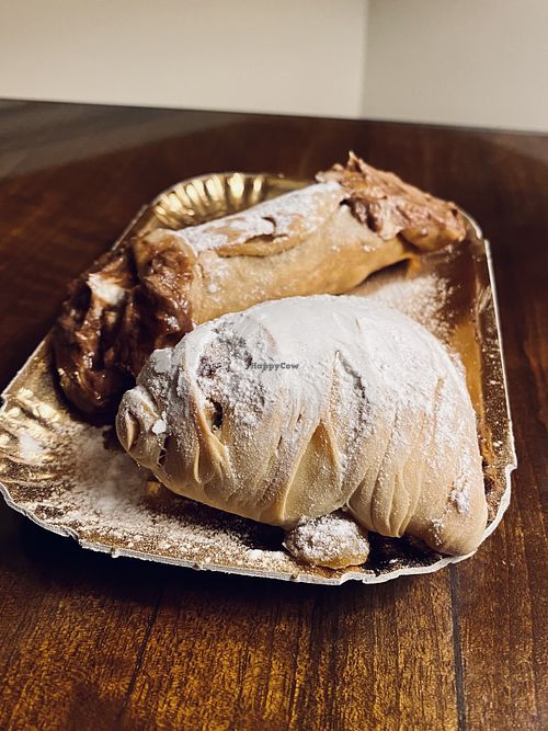 Hazelnut cannolo & sfogliatella ricca at Milkaway in Naples