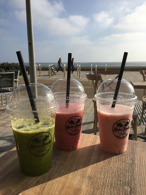 Fresh smoothies and juices !  at Aloha Bowls  in Les Sables-dolonne