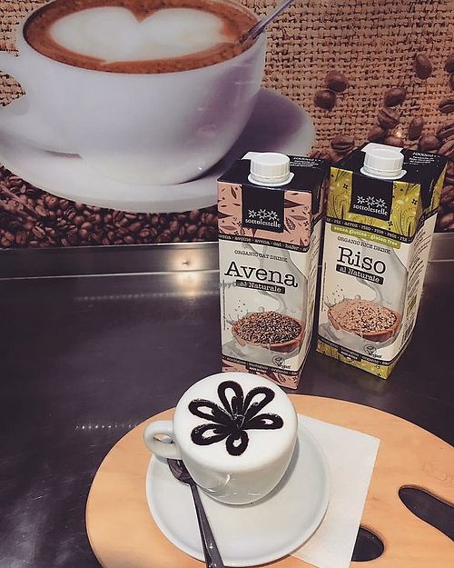 Oat and rice mylk at Rondo Bar in Kranj