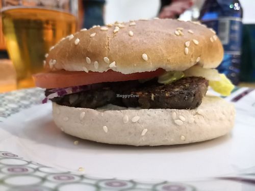Hamburguesa de fabas negras at Luscofusco in Ourense