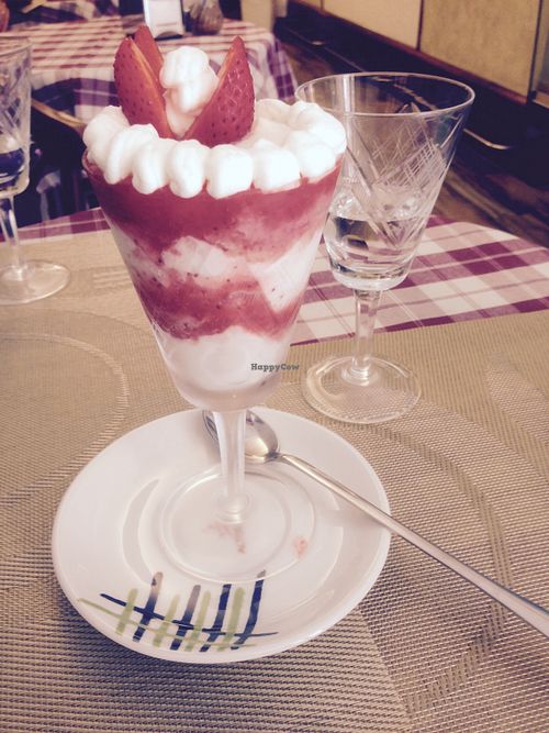 Strawberry dessert "Supa Inglese" at Gioia Caffetteria Gastronomia Vegana in Sassari