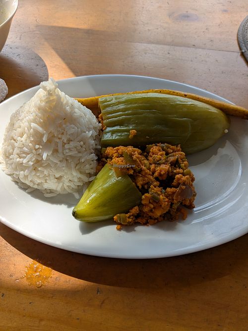 Caigua rellena, white rice, sauteed plantain at Loving Hut - Surquillo in Lima