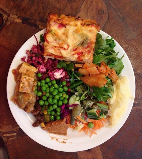 Plate for around 5€: Quiche, tofu and soy protein stews, fresh vegs and salads at Country Life - Vodickova in Prague