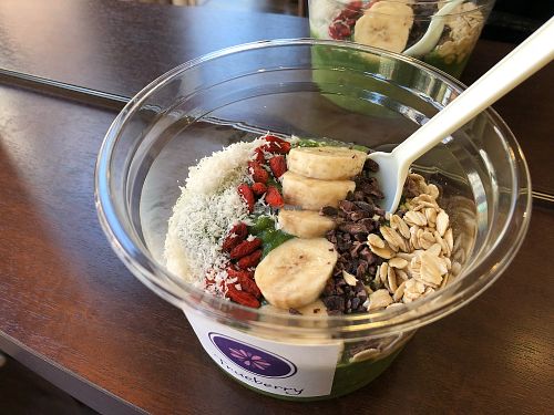 Green bowl at Trueberry - Omotesando in Tokyo