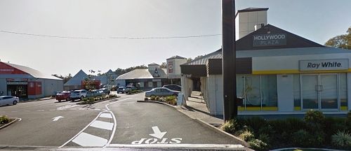 Driveway entry at Flour of Life Bakery in Helensvale