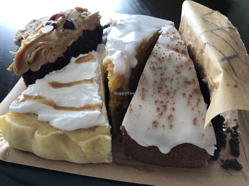 From left: banana bread, banana cream pie, lemon, cinnamon bun, schoko  at Trago in Leipzig
