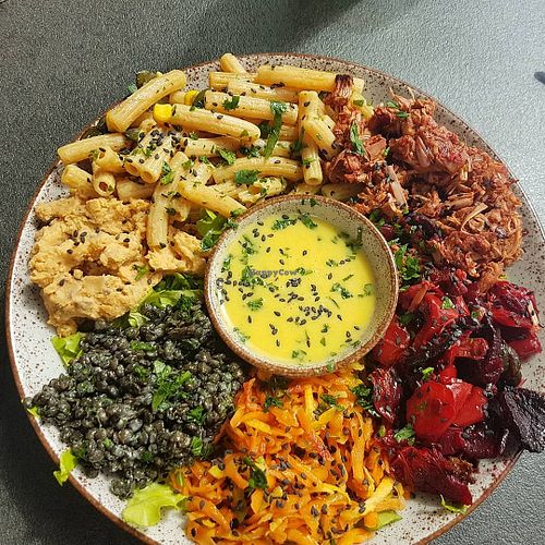Jackfruit Bowl at Vabiou's in Hamburg