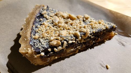 Best snickers tarte evaaaaah at Rhino Vegan Beat in Athens