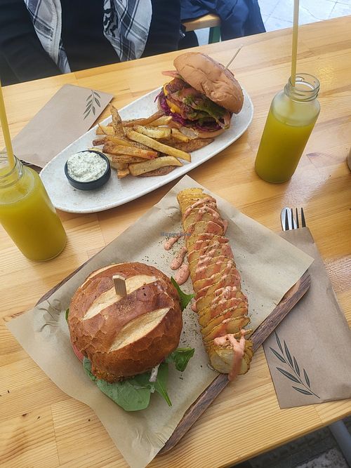 Tsimitsouri & cauliflower burgers at Vegan Beat in Athens