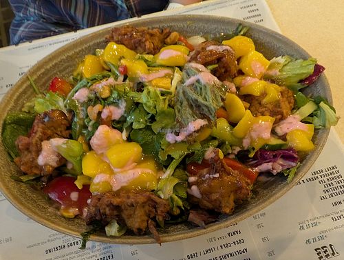 Salat mit Mango at eatDOORI in Mainz