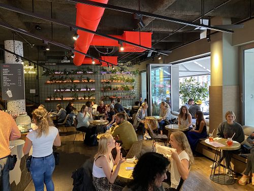 Hora punta de 1 a 2 at Picnic in Augsburg