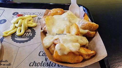 Potatoes and extra cheese at Hank Cuisine Végétale - Rochechouart in Paris