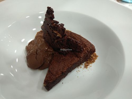 Desglose de chocolate con rocas, nocilla y brownie at Kinetic in Mataro