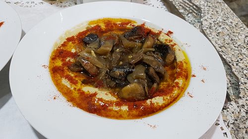 Hummus with mushrooms at Casa de Hummus in Porto