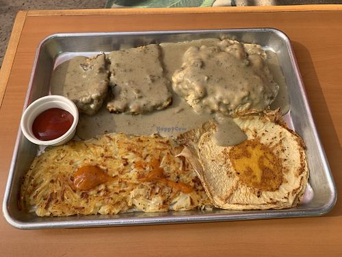 Country fried chick’n platter at Vida Eatery  in Bakersfield