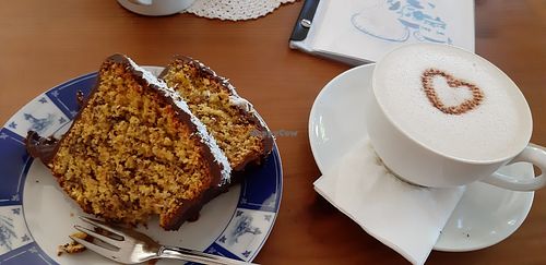 Kokos-Nusskuchen mit Hafermilchkaffee at Föhrer Teestube & Café in Nieblum