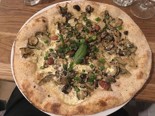 Vegan pizza with truffle at Hape  in Lyon