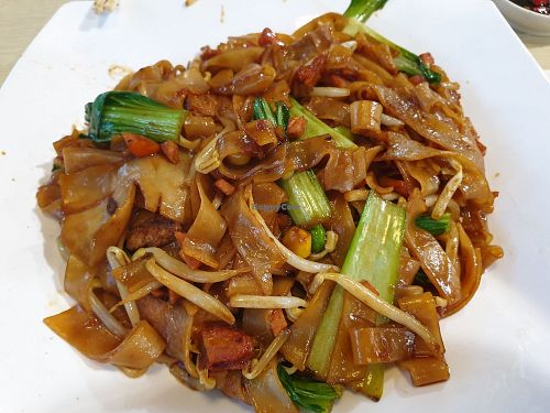 干炒河粉 dry fried ho fun at Joo Hiang Vegetarian in Central Singapore