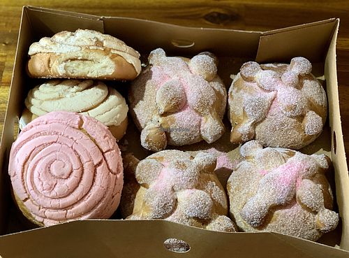 Conchas y pan de muerto at Delicias Bakery in Los Angeles
