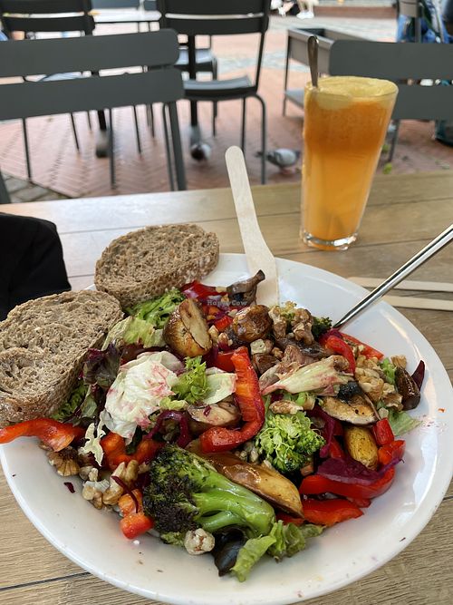 Friendly Earth salad and ginger carrot and apple smoothie. Yummy    at Dean & David in Gottingen
