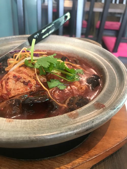 Claypot Fuzhou red date chicken with mushrooms at New Fut Kai Vegetarian 新佛界素食 in Central Singapore