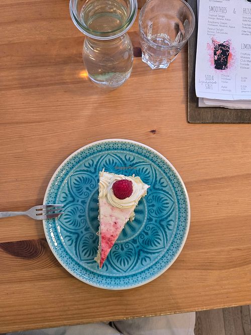 Pistacchio raspberry cake at Ausnahmsweise in Vienna