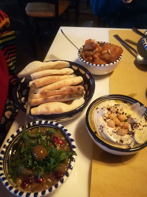 Hummous at Fairouz in Milan