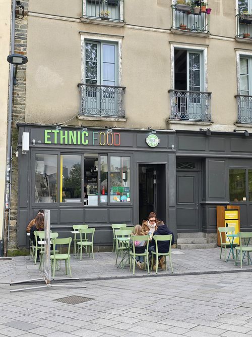 Front and outdoor seating at Ethnic Food - Rennes Centre in Rennes