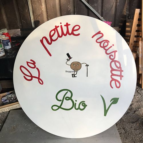 Road sign (hand painted!) at La Petite Noisette - Food Truck in Gassin