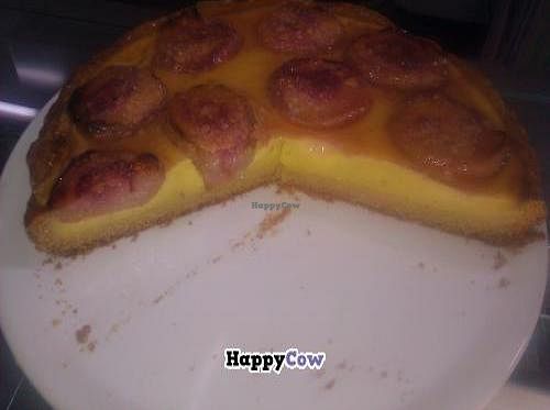 vegan peach cake at Mens Sana - Crema in Milan