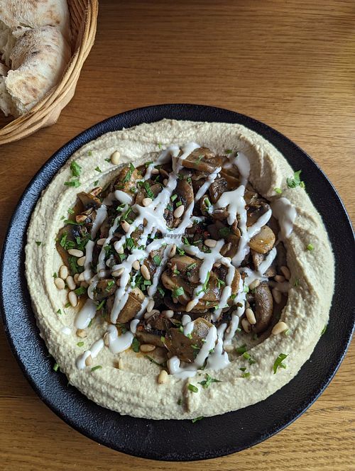Hummus Vorspeisen mit Pilzen at Zeil Kitchen in Frankfurt