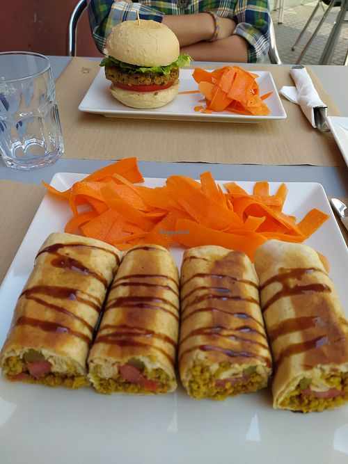 Hamburguesa y showarma at La Siria in Malaga